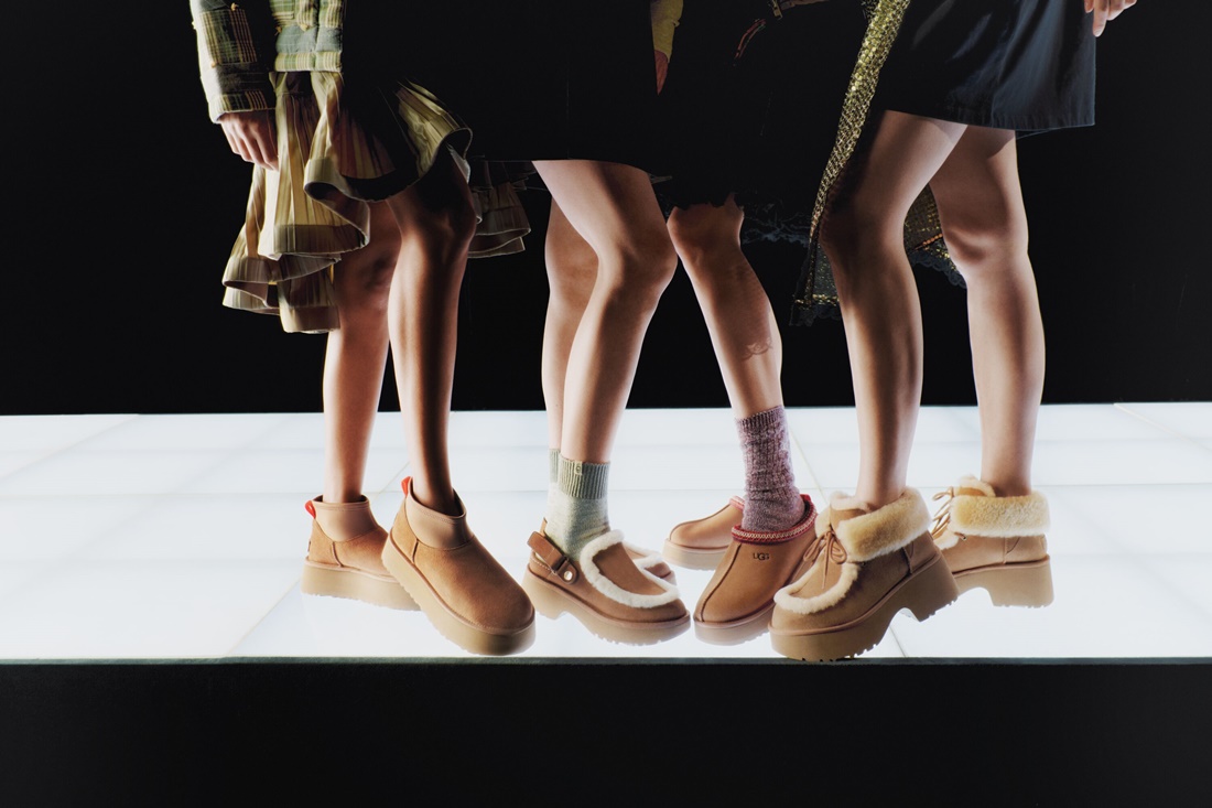 어그(UGG), 2025 가을/겨울 캠페인 ‘ICONIC FROM THE FIRST STEP’ 공개 1609-Image